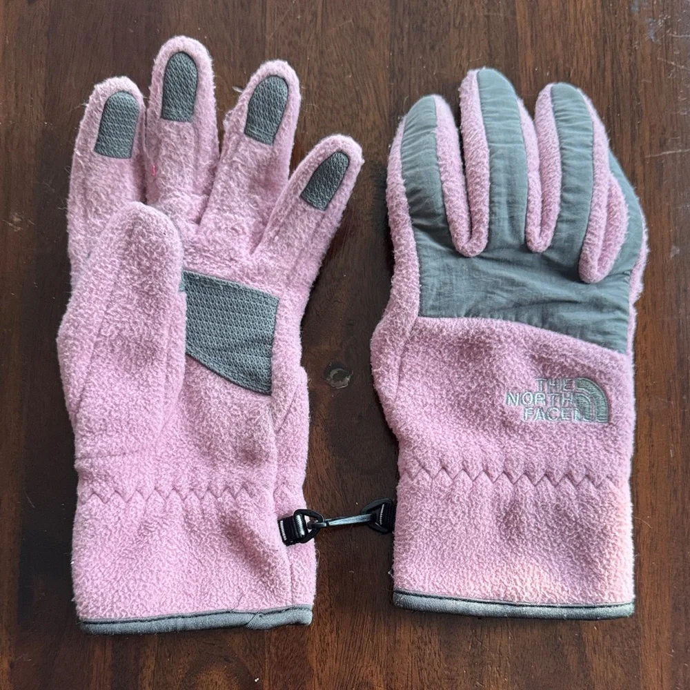 The North Face Women’s Denali Fleece Gloves in Pink and Gray Sz small